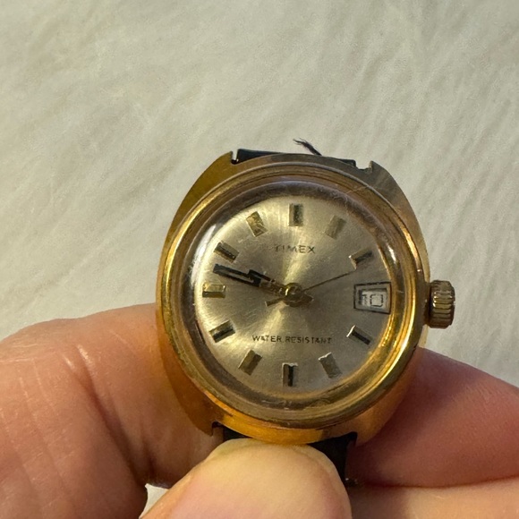 Vintage Women Timex Watch Water Resistant. Works - Picture 1 of 5